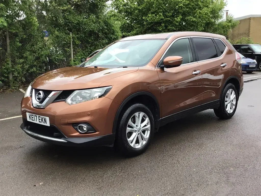 Używany Nissan X-Trail Acenta 177 KM (130 kW) 2017 Pomarańczowy SUV