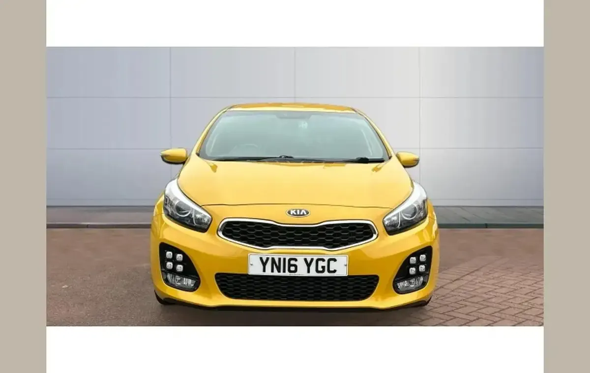 Used Kia Ceed GT-Line 118 HP (86 kW) 2016 Yellow Hatchback