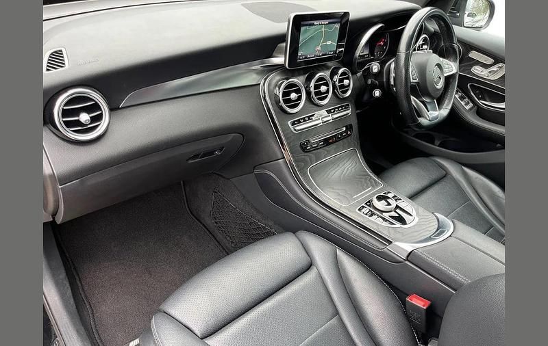 Usado Mercedes GLC250 AMG Line Premium 204 HP (150 kW) 2018 Preto SUV