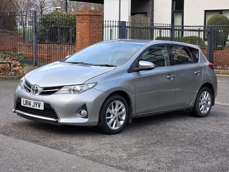 Used Toyota Auris 132 HP (97 kW) 2014 Grey Hatchback