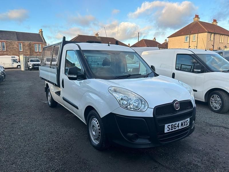 White Used 2014 Fiat Doblò MPV | £3,975 (Expensive) - Image 1/4