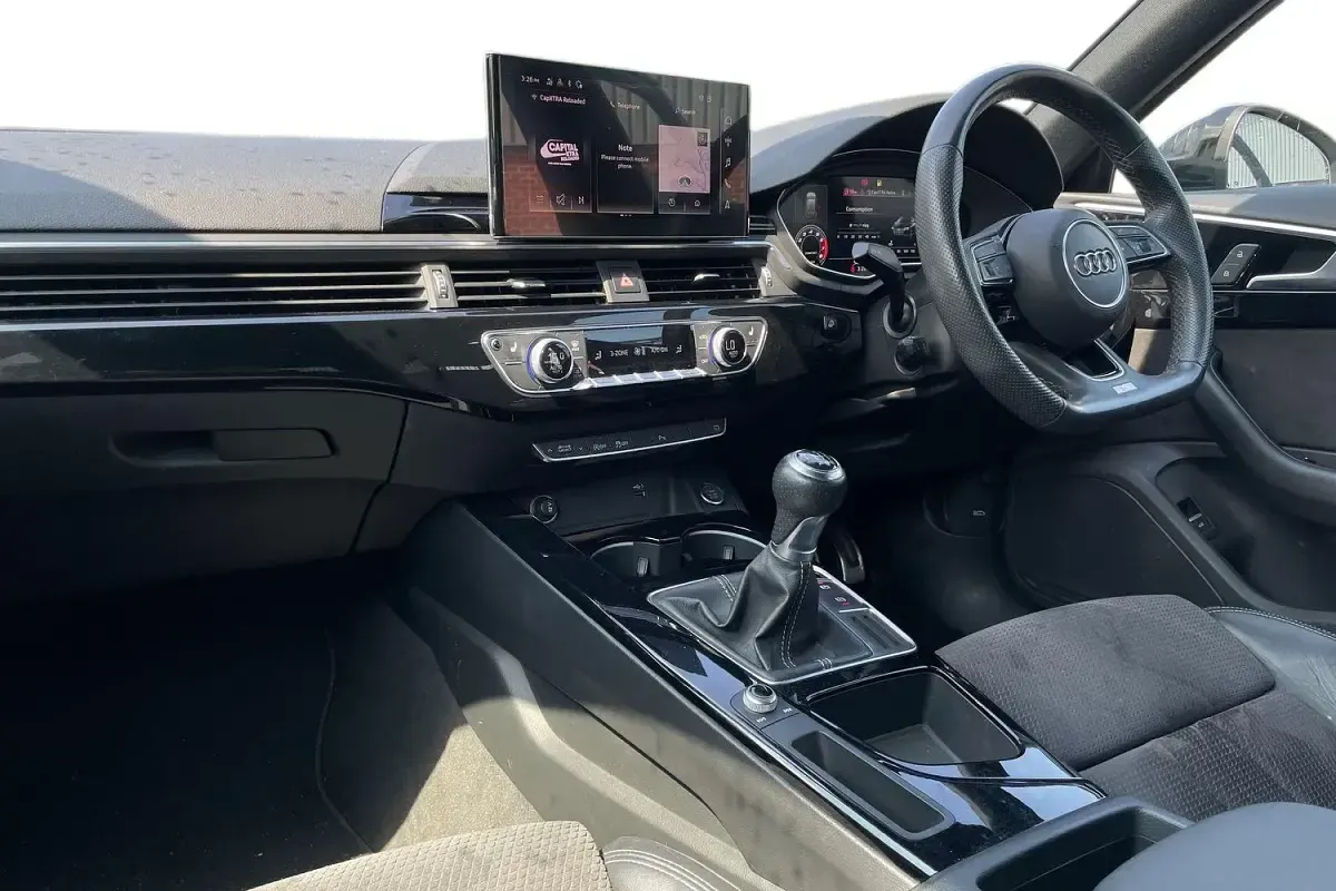 Used Audi A4 Black Edition 150 HP (110 kW) 2020 White Estate