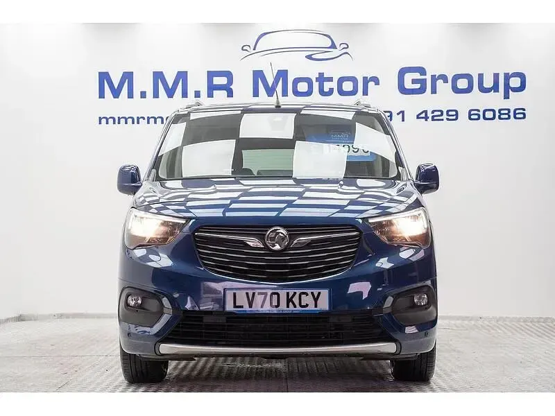 Begagnad Vauxhall Combo Elite 130 HK (95 kW) 2020 Blå Minibuss