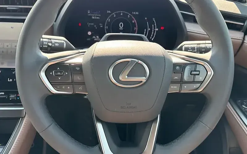 Used Lexus LBX 136 HP (100 kW) 2025 Silver SUV