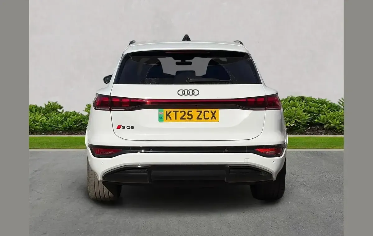 Used Audi SQ6 e-tron Advanced 359 kW (489 HP) 2025 White SUV