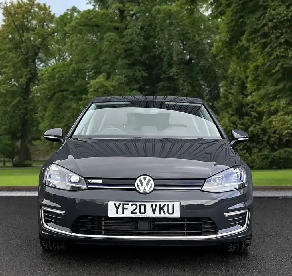 Begagnad VW e-Golf 100 kW (136 HK) 2020 Grå Halvkombi