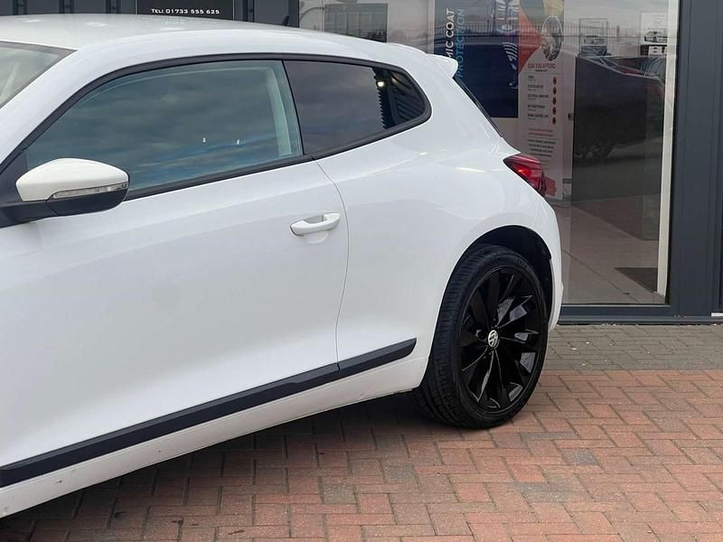 Used VW Scirocco 125 HP (91 kW) 2015 White Coupe