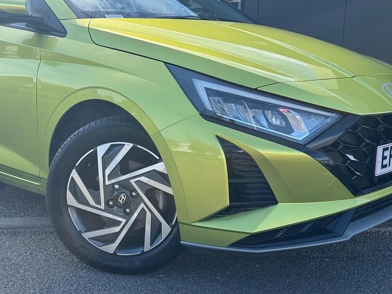 Used Hyundai i20 Advanced 99 HP (72 kW) 2024 Yellow Hatchback