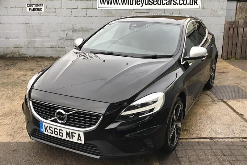 Used Volvo V40 R-Design 150 HP (110 kW) 2016 Black Hatchback