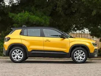 Used Jeep Avenger Altitude 100 HP (73 kW) 2024 Yellow/black SUV