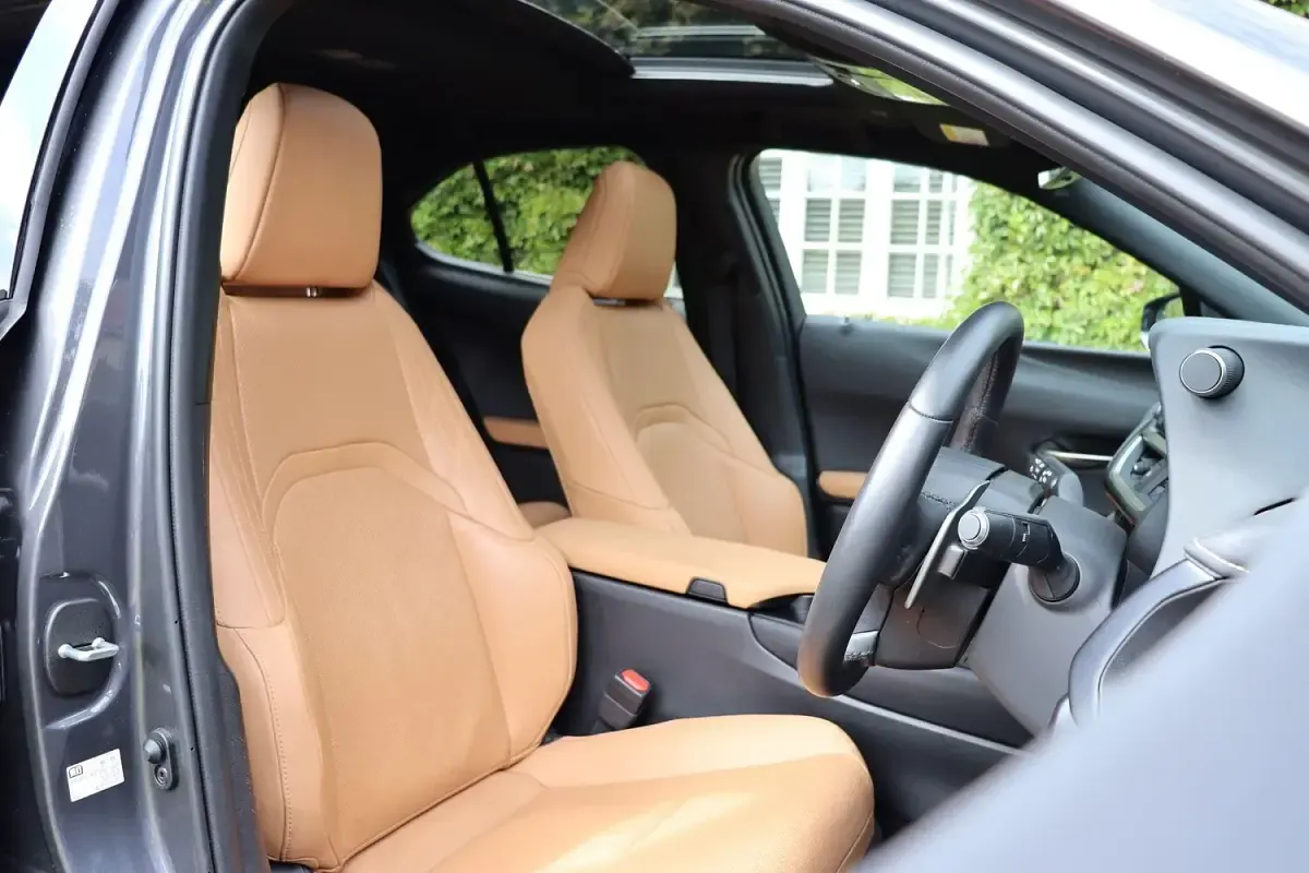 Used Lexus UX 300e 150 kW (204 HP) 2024 Grey SUV