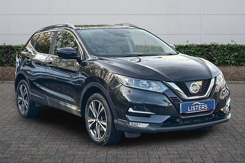 Black Used 2017 Nissan Qashqai N-Connecta SUV | £9,295 (Fair price) - Image 1/4
