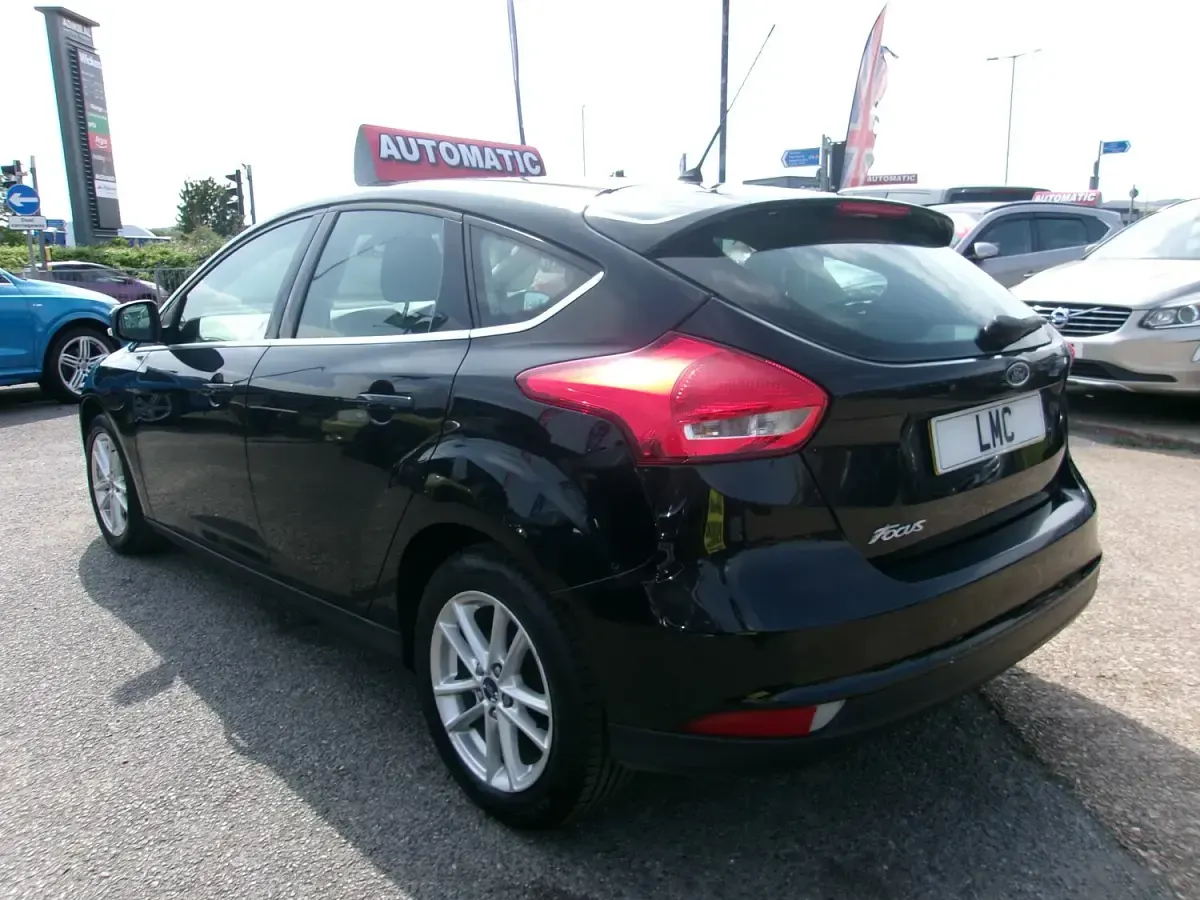 Used Ford Focus Zetec 125 HP (91 kW) 2015 Black Hatchback