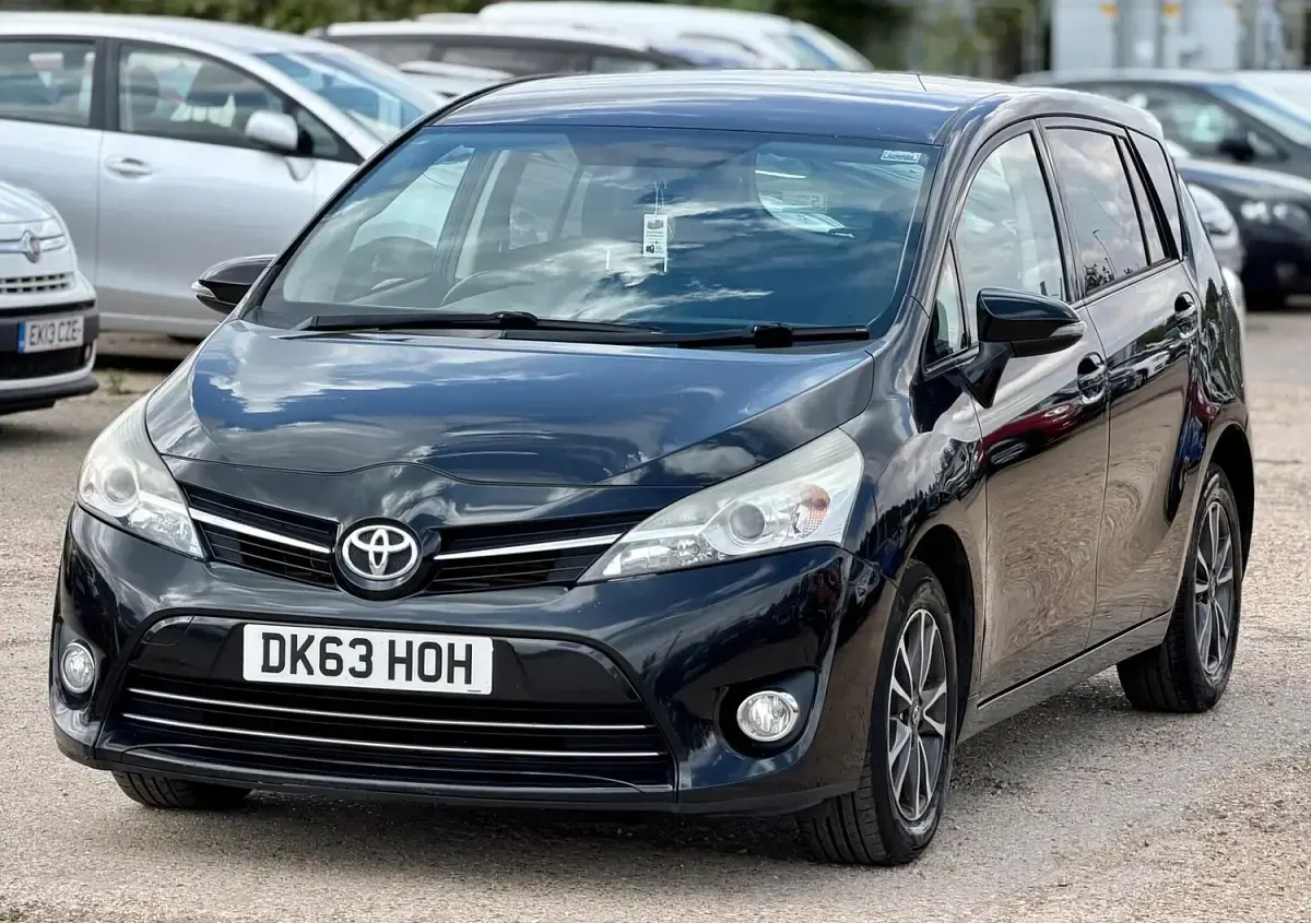 Used Toyota Verso 2013 Black MPV