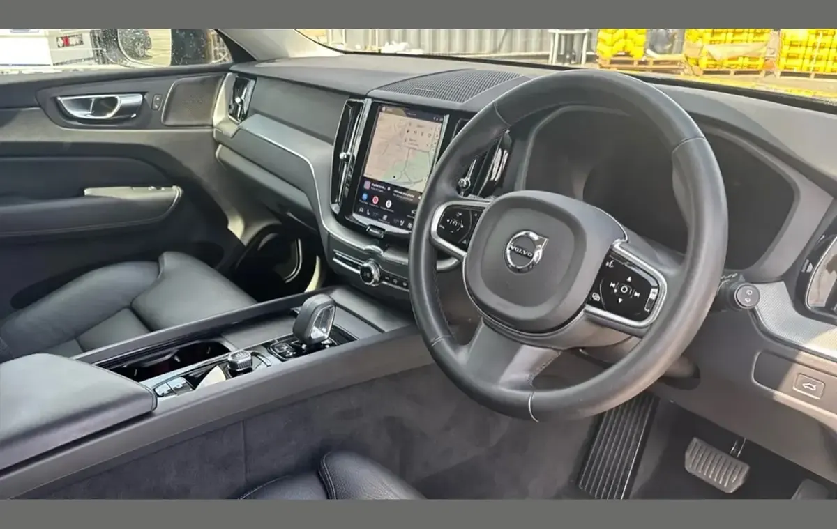 Used Volvo XC60 Plus 250 HP (183 kW) 2024 Grey SUV