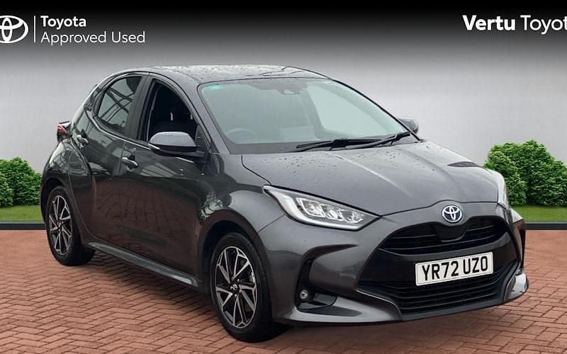 Used 2025 Toyota Yaris Hybrid Design Hatchback | £15,991 (Super price) - Image 1/4