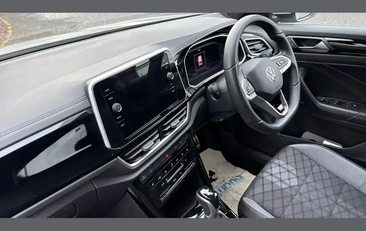 Usado VW T-Roc Cabriolet R-line 147 HP (108 kW) 2025 Cinzento SUV