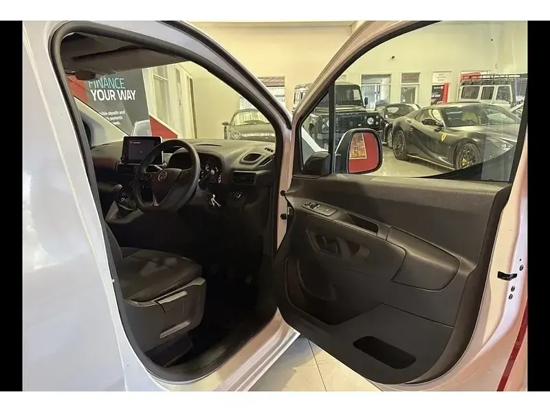Used Vauxhall Combo 100 HP (73 kW) 2023 White MPV