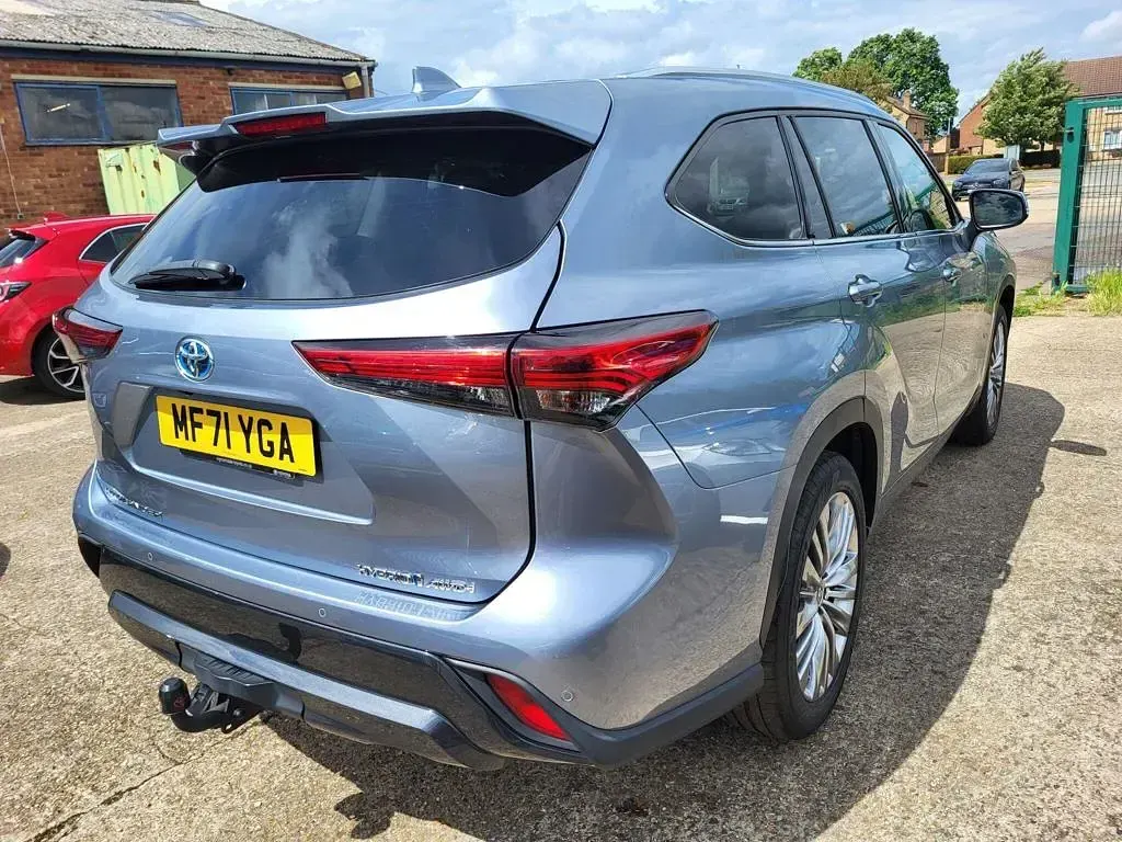 Used Toyota Highlander 243 HP (178 kW) 2021 Silver SUV