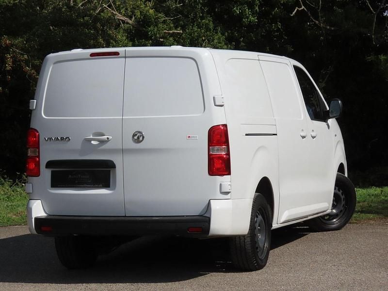 Used Vauxhall Vivaro S 145 HP (106 kW) 2023 White MPV
