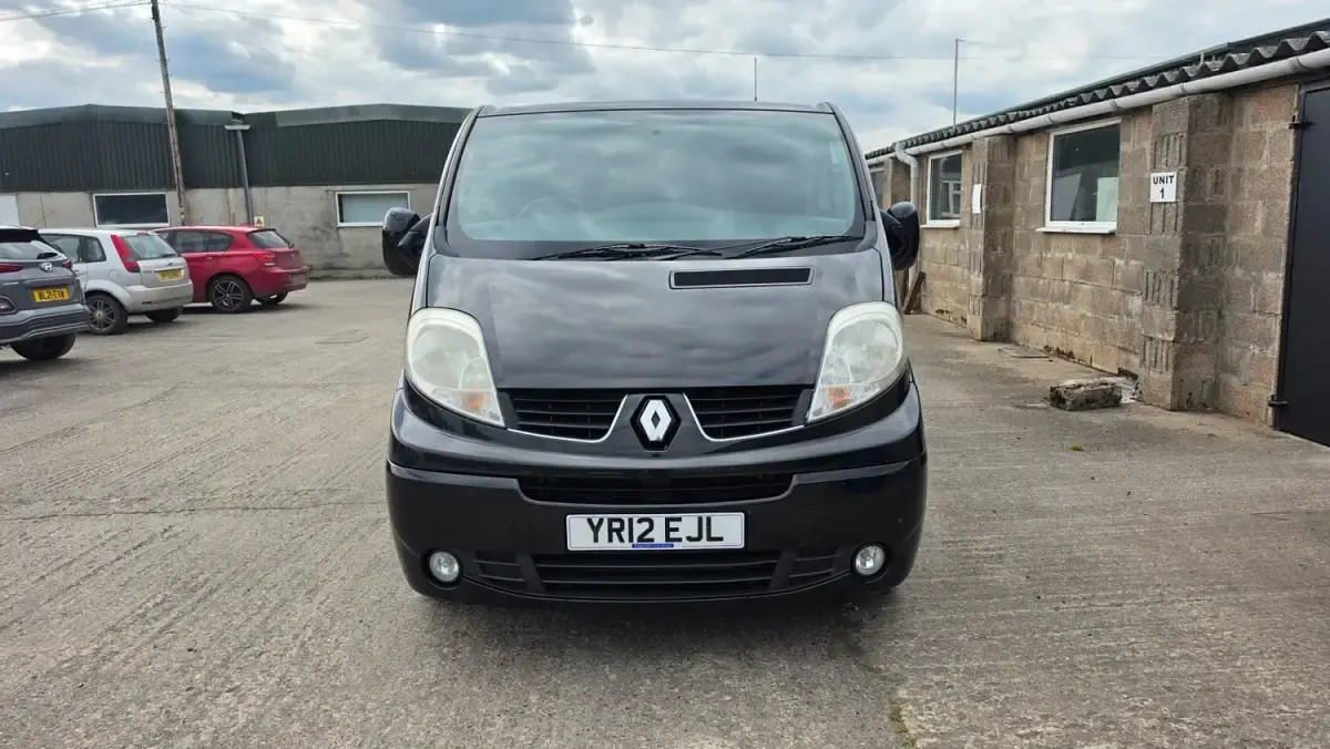 Używany Renault Trafic 115 KM (84 kW) 2012 Czarny Minivan