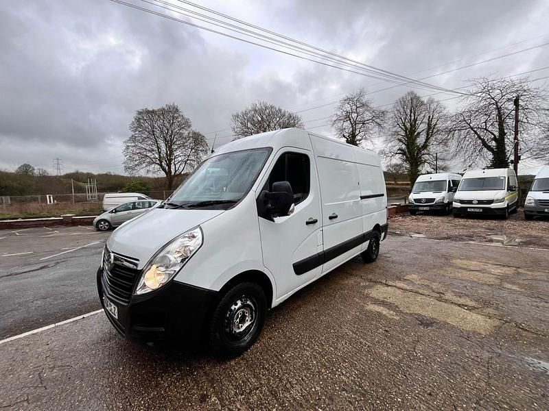 Second-hand Vauxhall Movano 130 CP (95 kW) 2016 Alb Monovolum