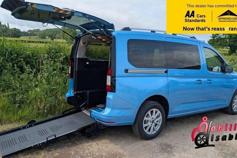 Blue New 2024 Ford Grand Tourneo Connect Titanium MPV | £42,950 - Image 1/1