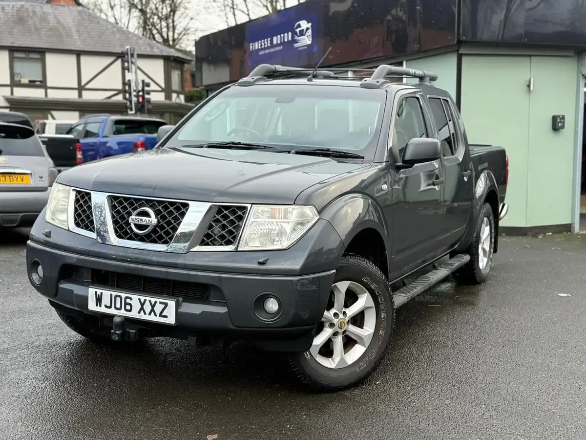 Begagnad Nissan Navara 174 HK (127 kW) 2006 Grå Pickup
