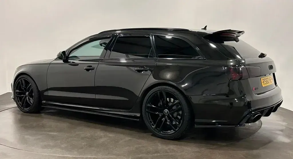 Used Audi RS6 Design 560 HP (411 kW) 2015 Black Estate