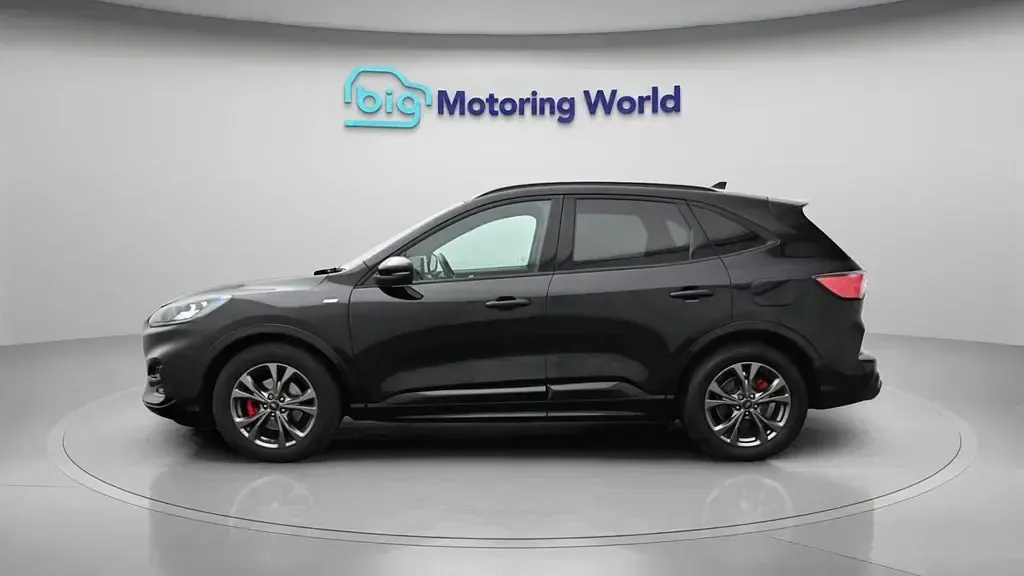 Używany Ford Kuga ST-Line 150 KM (110 kW) 2022 Czarny SUV