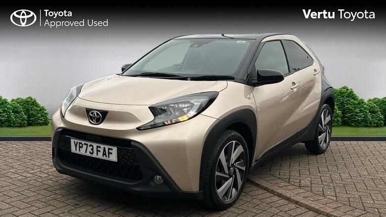 Used Toyota Aygo X 72 HP (52 kW) 2023 Beige SUV
