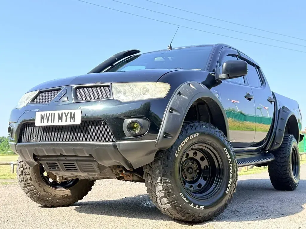 Used Mitsubishi L200 176 HP (129 kW) 2011 Black Pickup