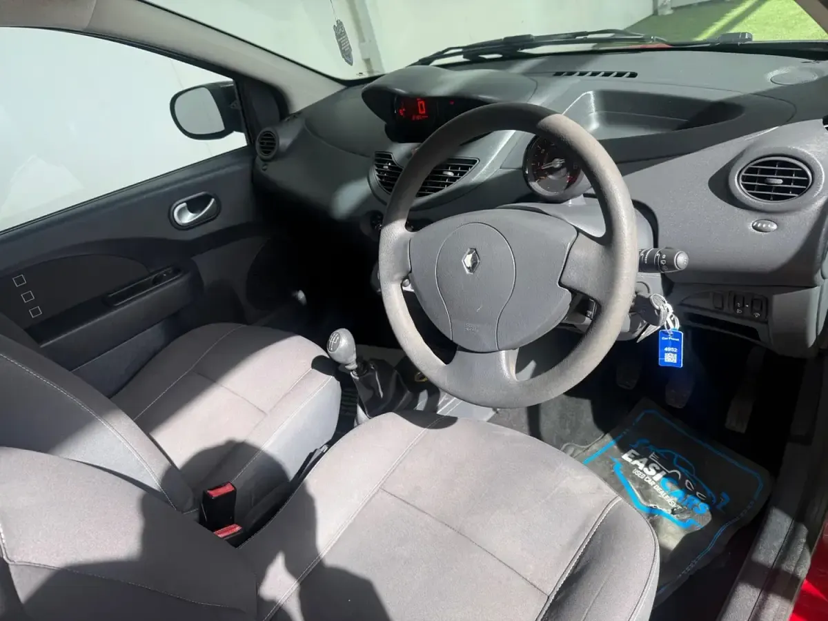 Used Renault Twingo Dynamique 75 HP (55 kW) 2011 Red Hatchback