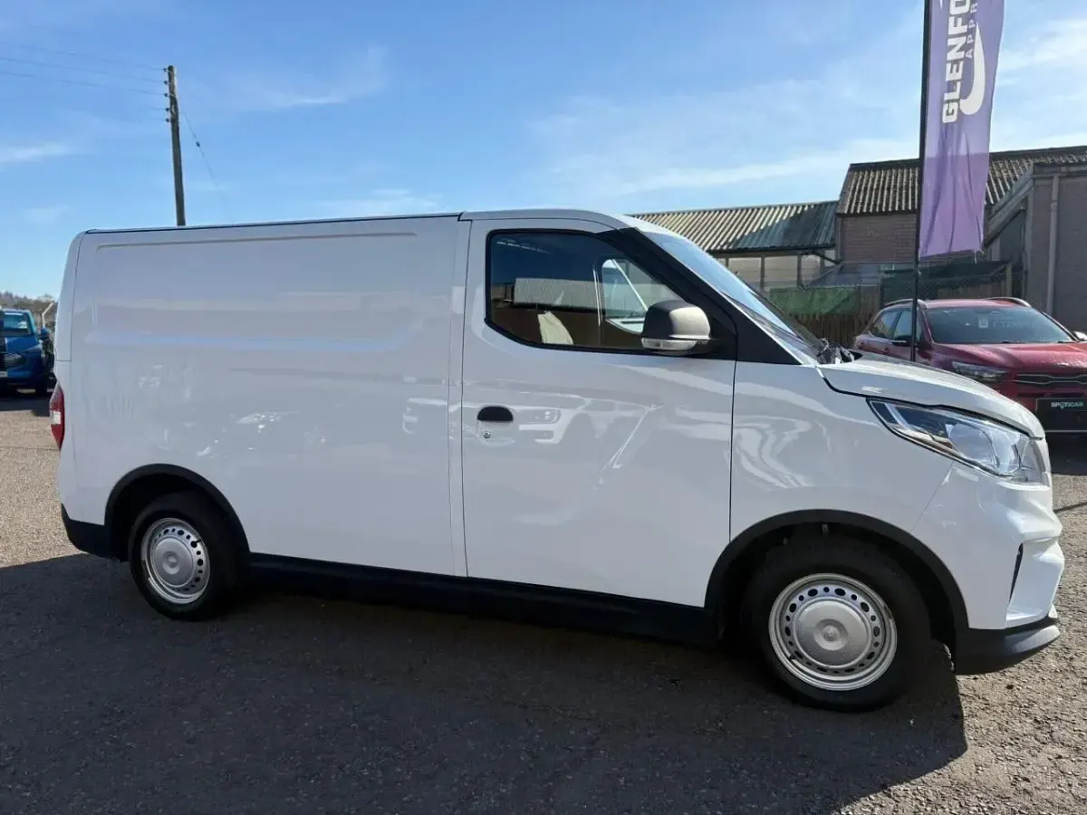 Used Maxus eDeliver 3 88 kW (121 HP) 2024 White Van