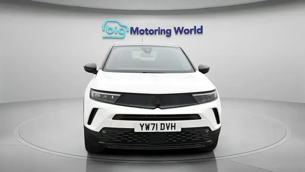 Second-hand Vauxhall Mokka SRi 130 CP (95 kW) 2022 Alb SUV