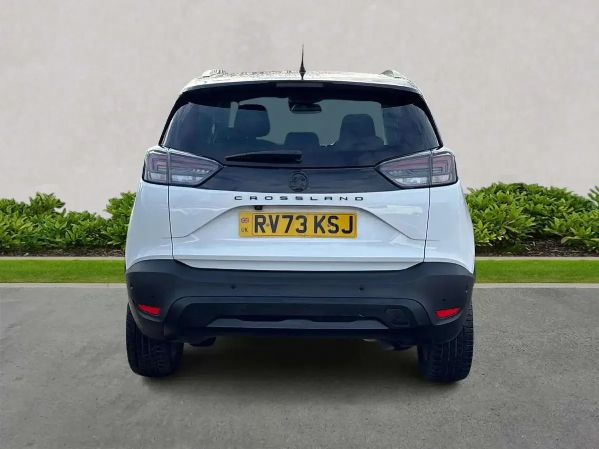 Usado Vauxhall Crossland Ultimate 130 CV (95 kW) 2024 Blanco SUV
