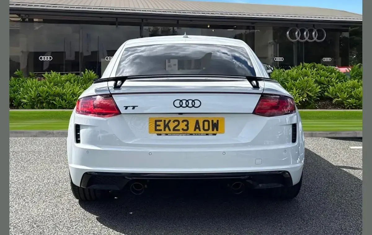 Usado Audi TT Black Edition 245 HP (180 kW) 2023 Branco Coupé