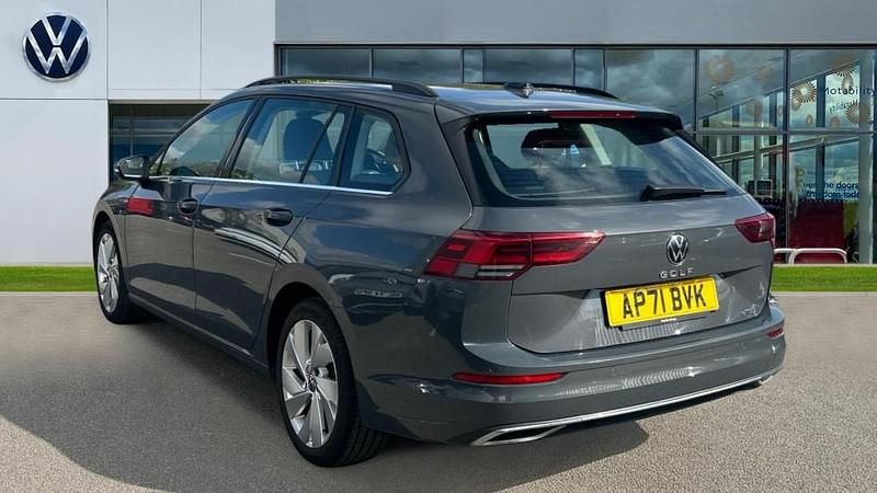 Begagnad VW Golf VIII Style 150 HK (110 kW) 2021 Grå
