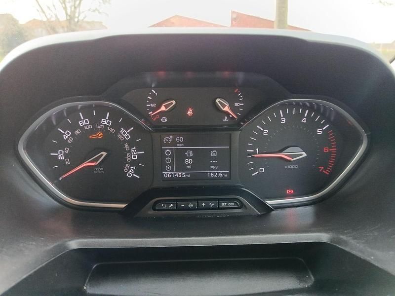 Used Peugeot Partner Premium 100 HP (73 kW) 2022 White MPV