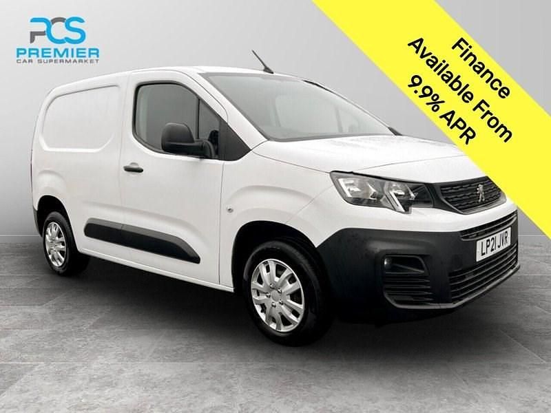 White Used 2021 Peugeot Partner MPV | £6,300 (Good price) - Image 1/3