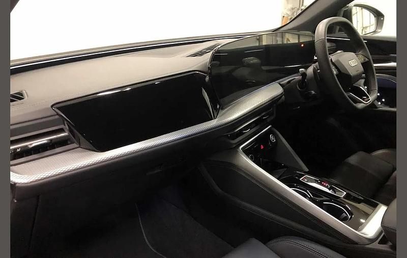 Used Audi Q5 S-Line 200 HP (147 kW) 2025 Black SUV