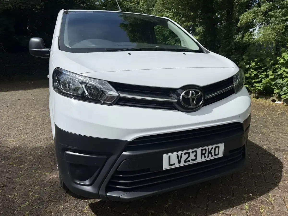 Used Toyota Proace Active 120 HP (88 kW) 2023 White MPV