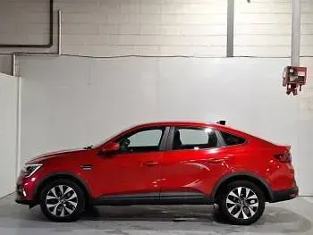 Begagnad Renault Arkana Iconic 142 HK (104 kW) 2022 Röd SUV