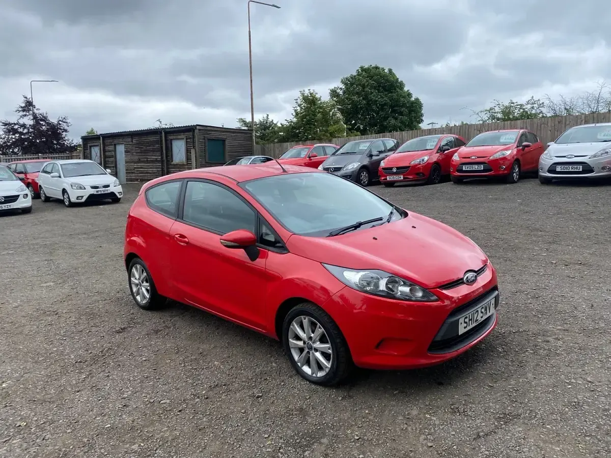 Used Ford Fiesta 60 HP (44 kW) 2012 Red Hatchback