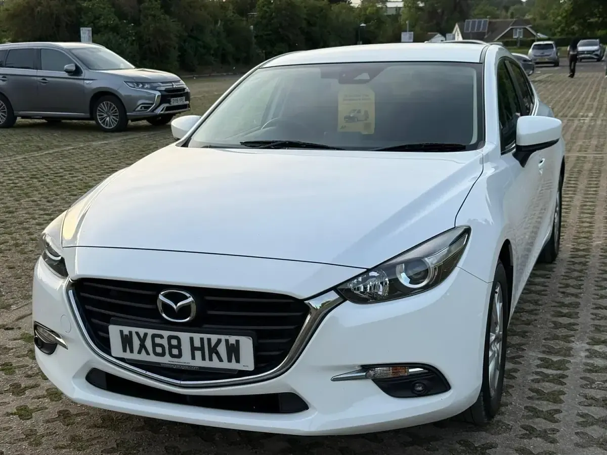 Used Mazda 3 121 HP (88 kW) 2018 White Hatchback