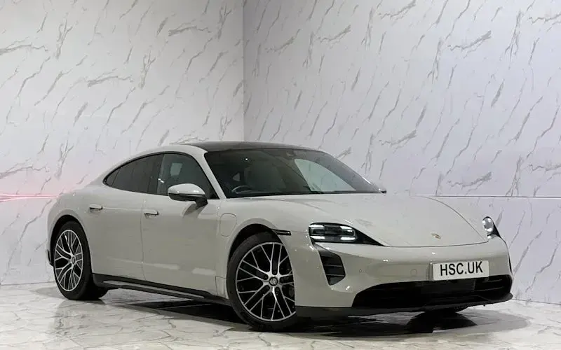 Usado Porsche Taycan 300 kW (408 HP) 2023 Sedan