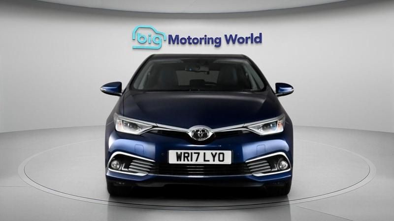 Used Toyota Auris 116 HP (85 kW) 2016 Blue Hatchback