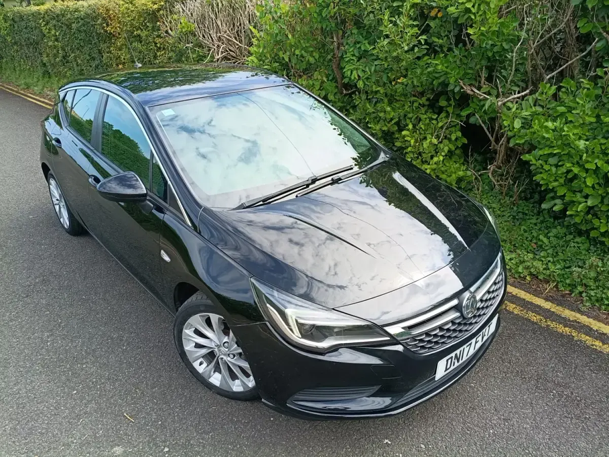 Second-hand Vauxhall Astra Design Edition 125 CP (91 kW) 2017 Negru Hatchback