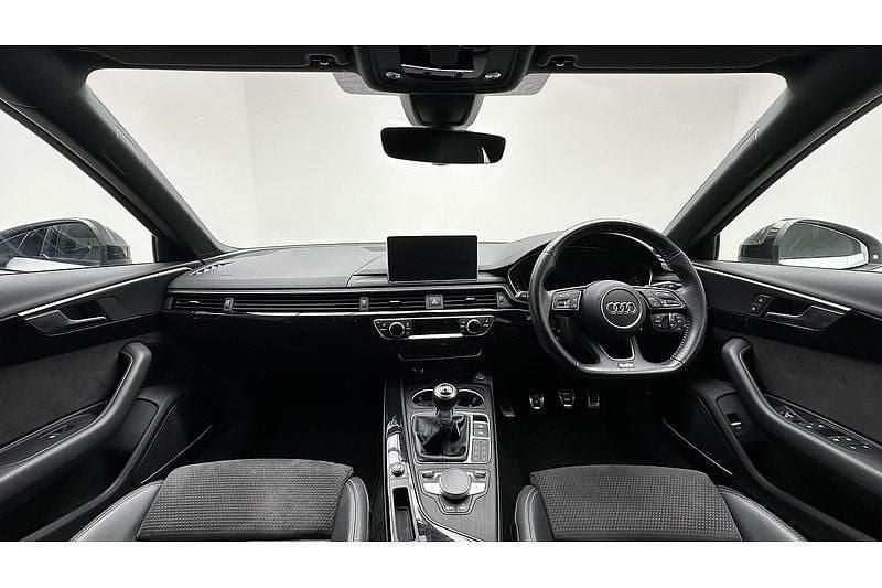 Used Audi A4 Black Edition 150 HP (110 kW) 2019 White Estate