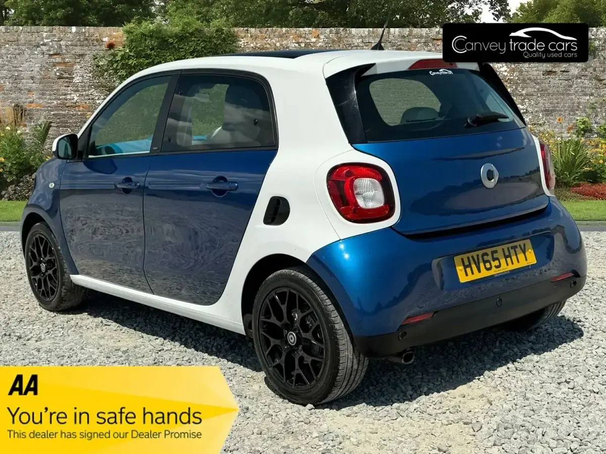Used Smart ForFour Premium 90 HP (66 kW) 2015 Blue Hatchback